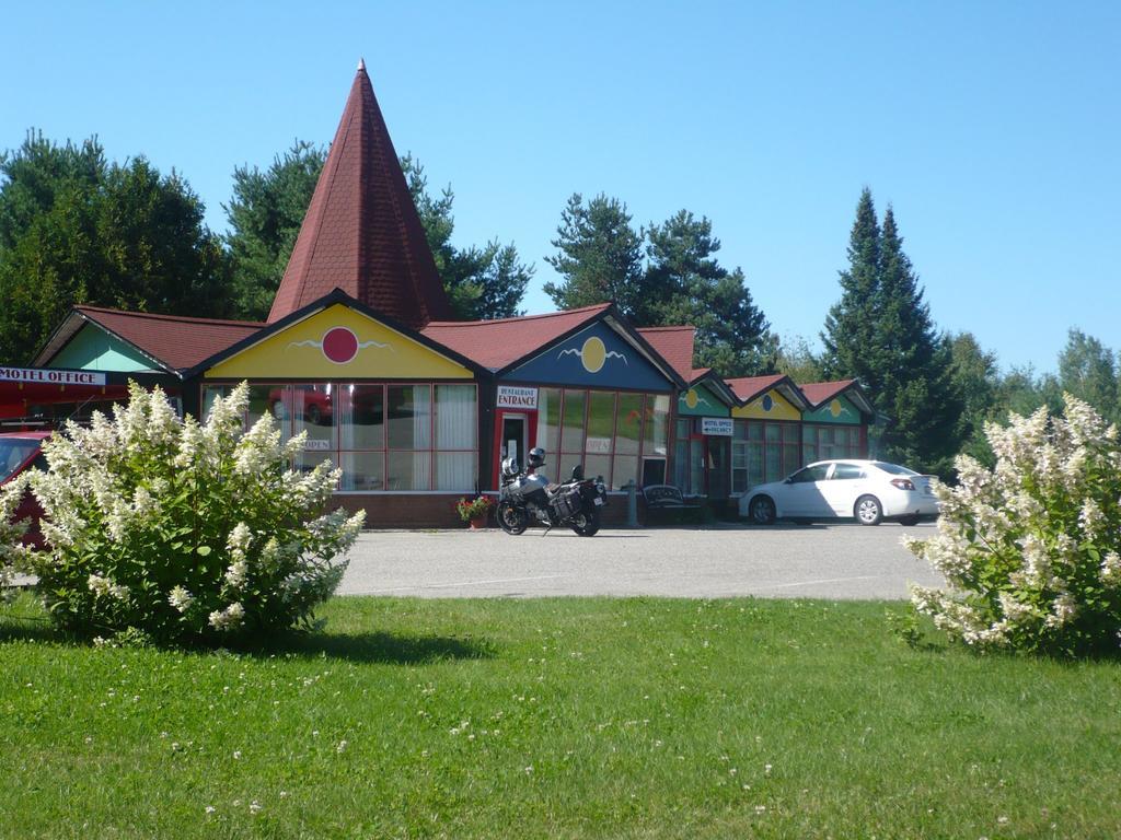 Red Top Motor Inn Iron Bridge Extérieur photo