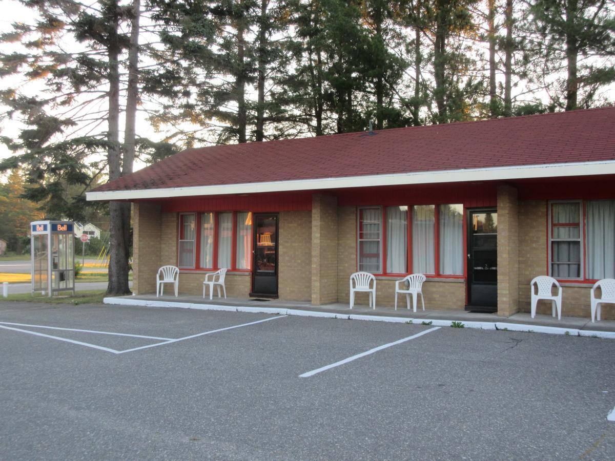 Red Top Motor Inn Iron Bridge Extérieur photo