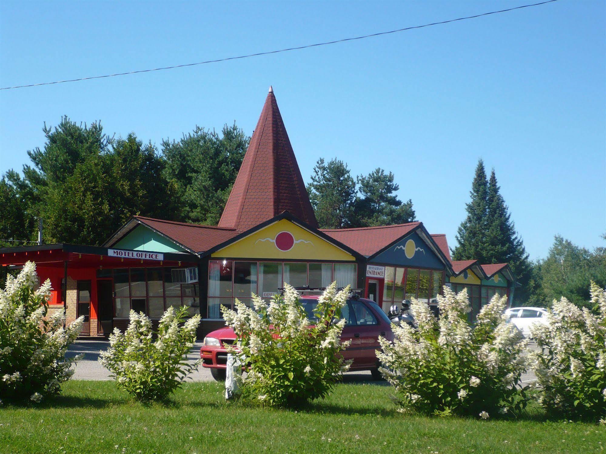 Red Top Motor Inn Iron Bridge Extérieur photo